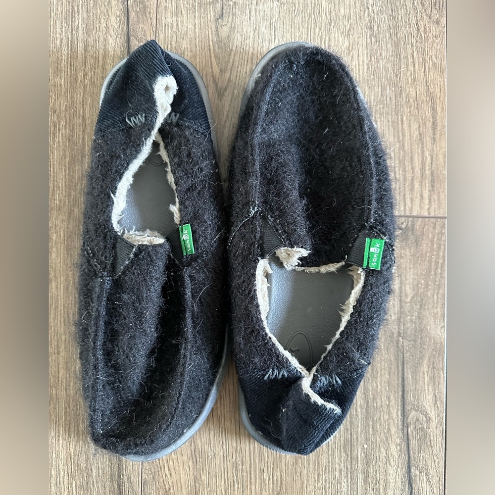 Fuzzy black Sanuk size 7